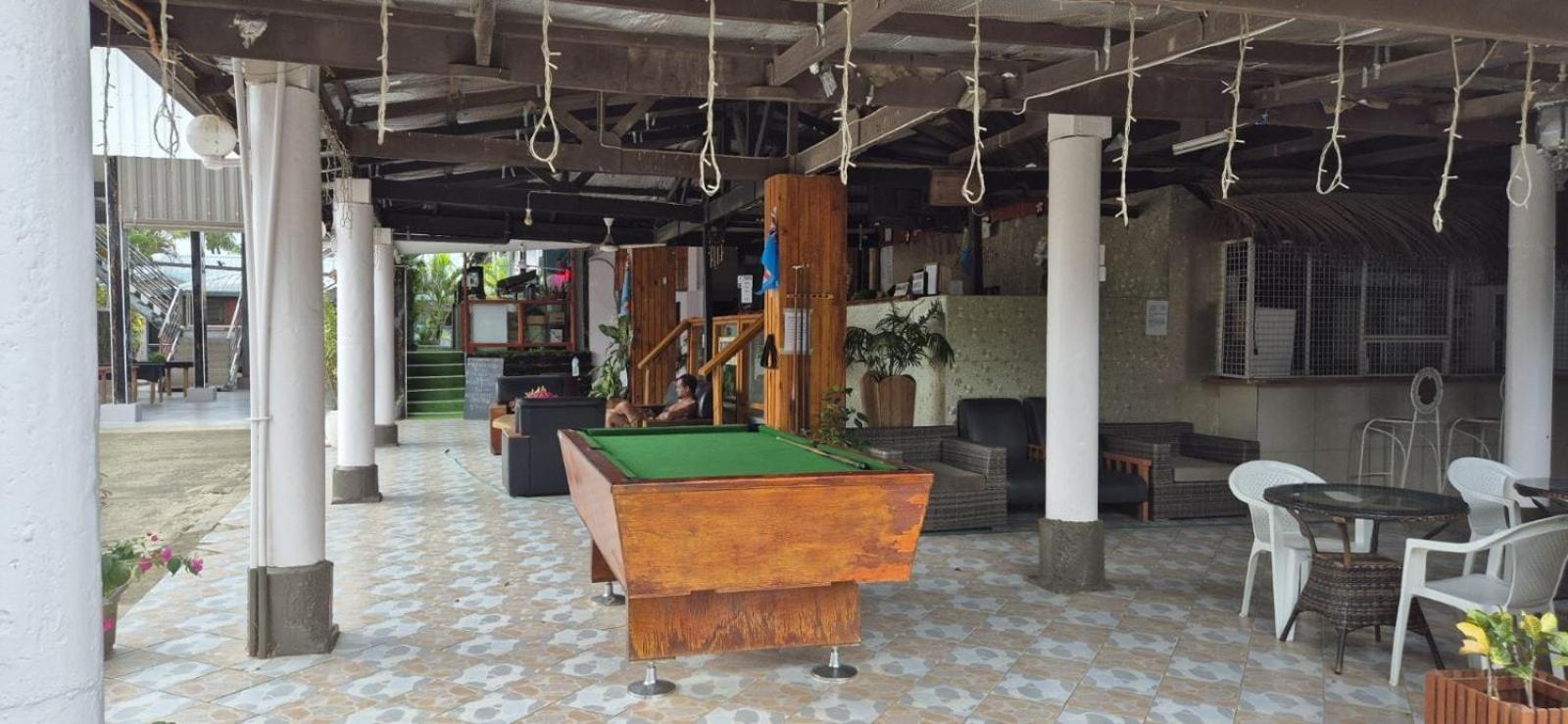 Bluelight Village Hotel Nadi Exteriör bild